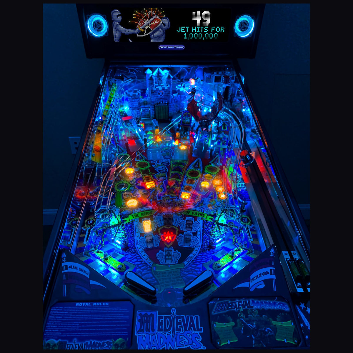 Plateau du Medieval Madness Merlin Edition éclairé en bleu par les LED RGB interactives