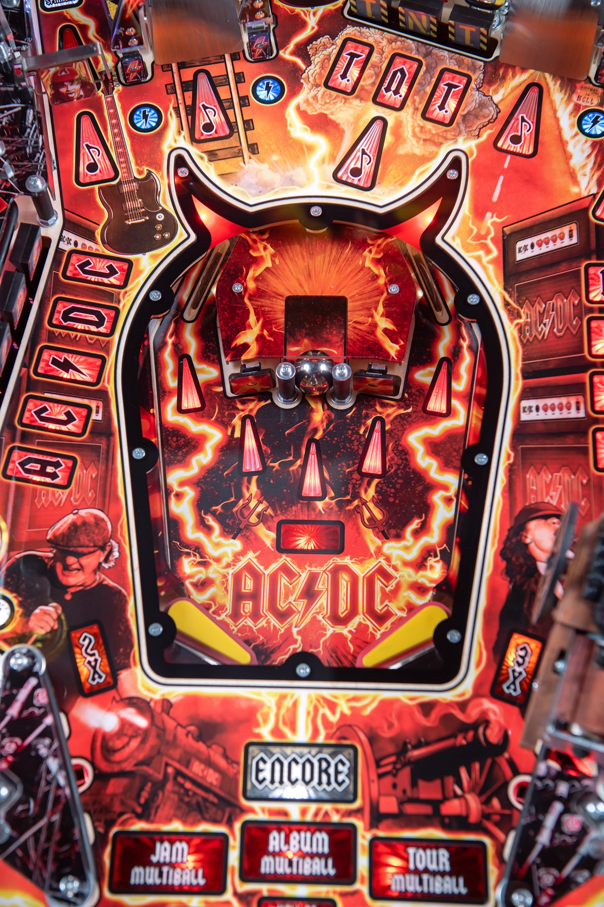 Nouveau plateau inférieur du flipper AC/DC Remastered avec bille captive