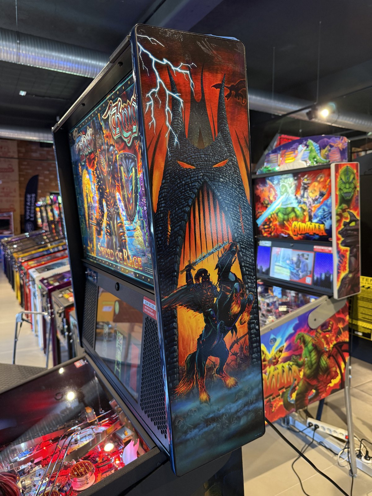 Flipper Black Knight Sword of Rage Pro Stern 2019 d'occasion à vendre – Vintage Legends (photo 4)