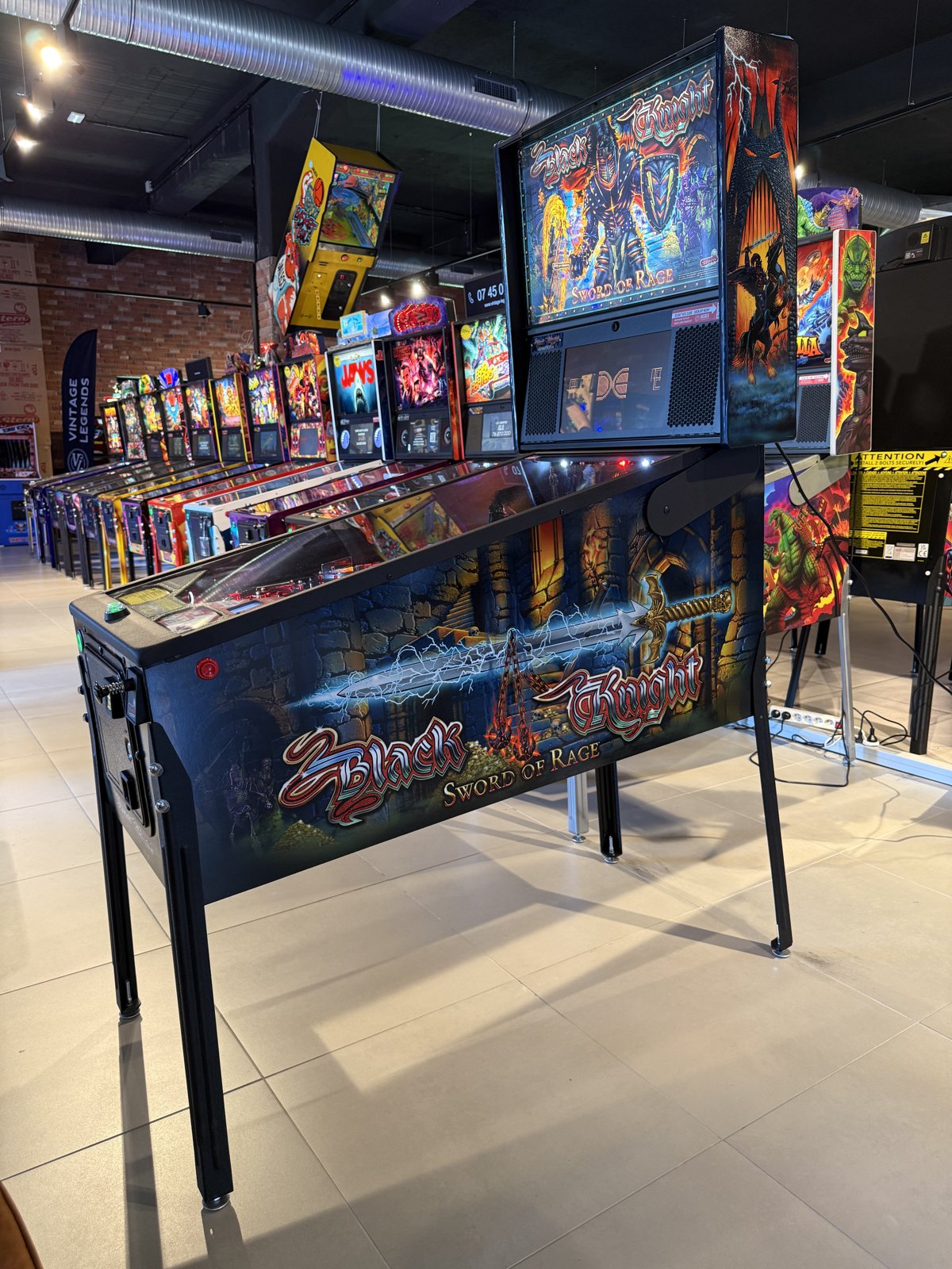 Flipper Black Knight Sword of Rage Pro Stern 2019 d'occasion à vendre – Vintage Legends (photo 2)