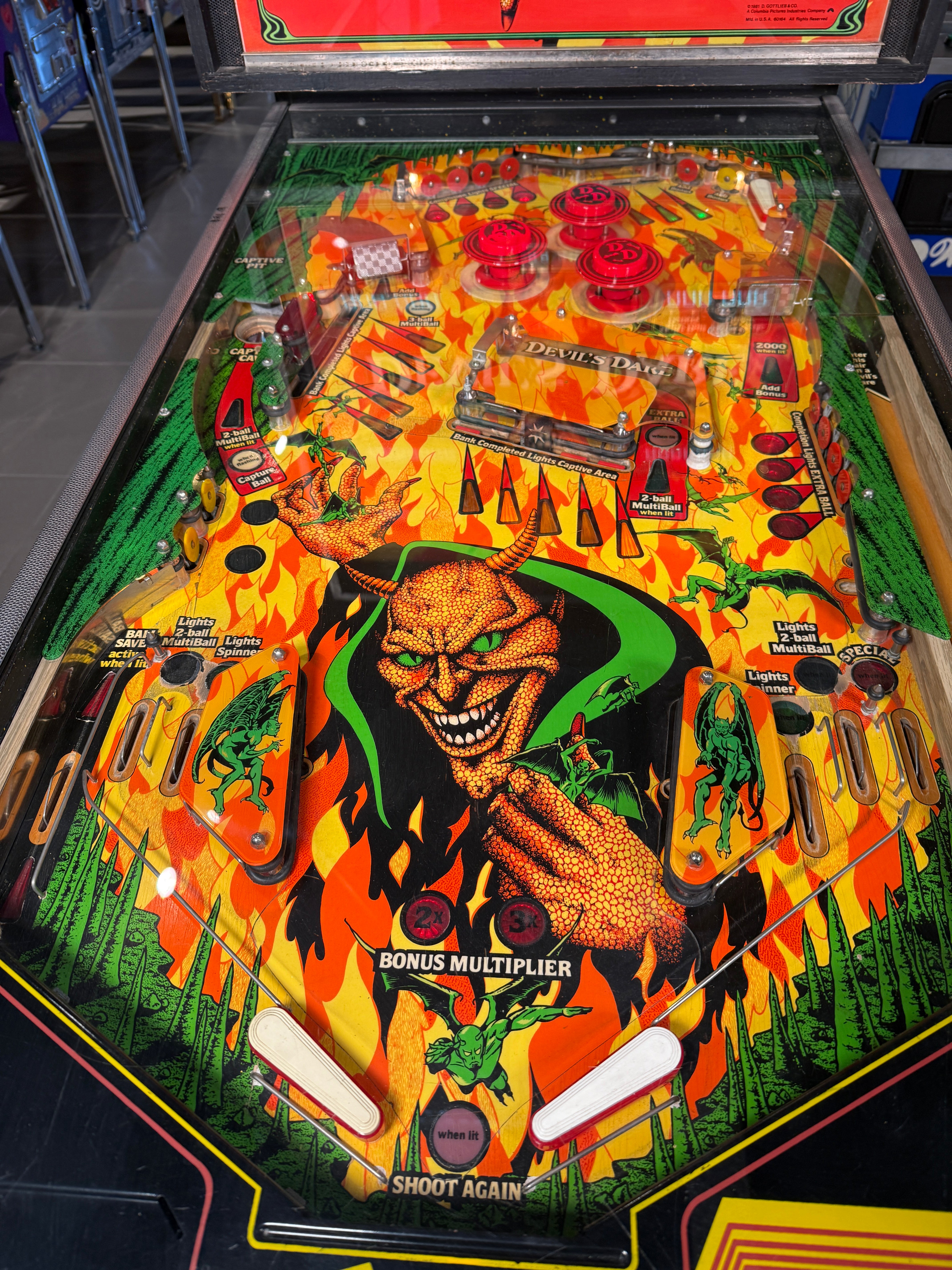 détail plateau flipper devils dare gottlieb