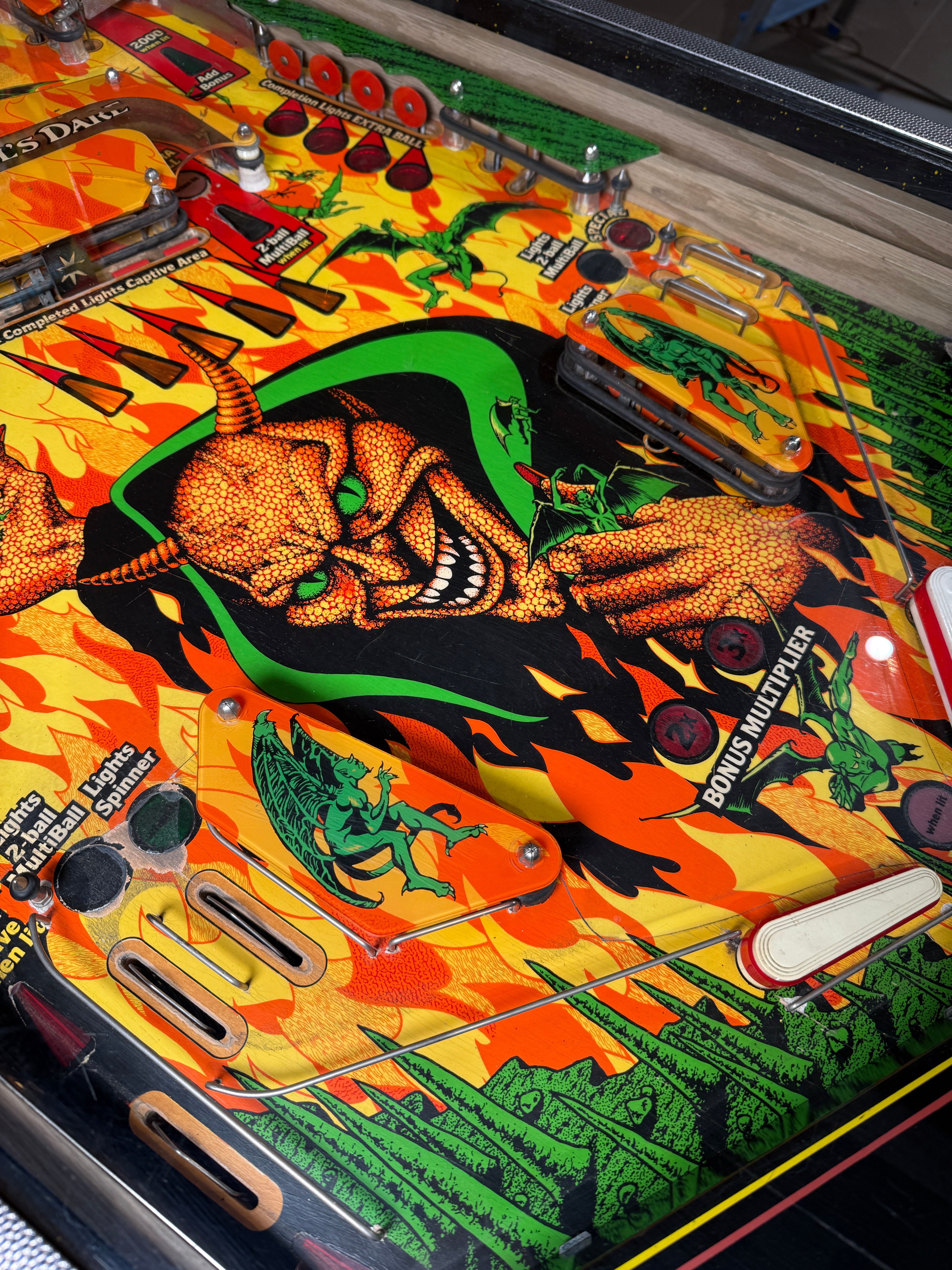 détail plateau flipper devils dare gottlieb