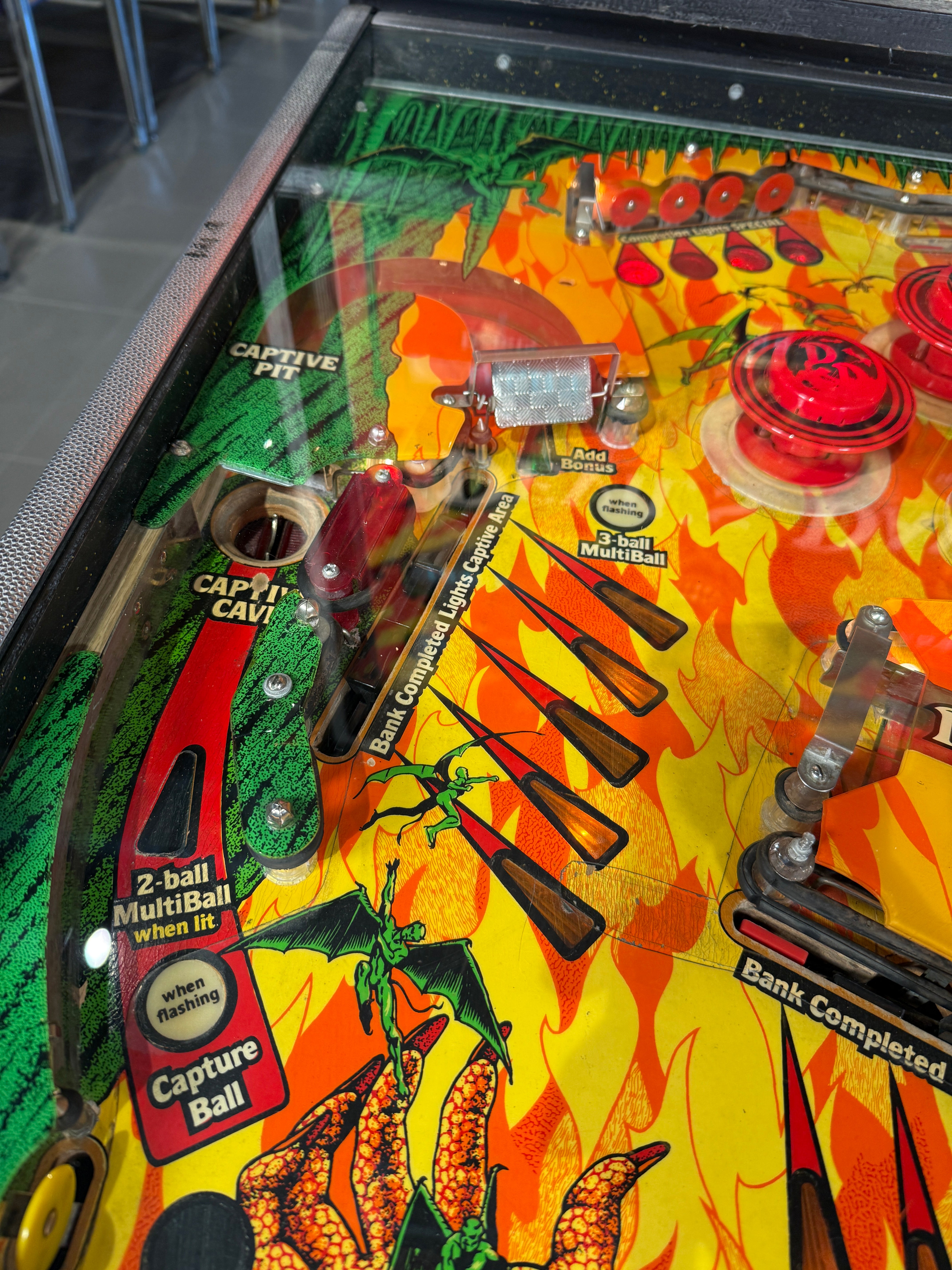 détail plateau flipper devils dare gottlieb