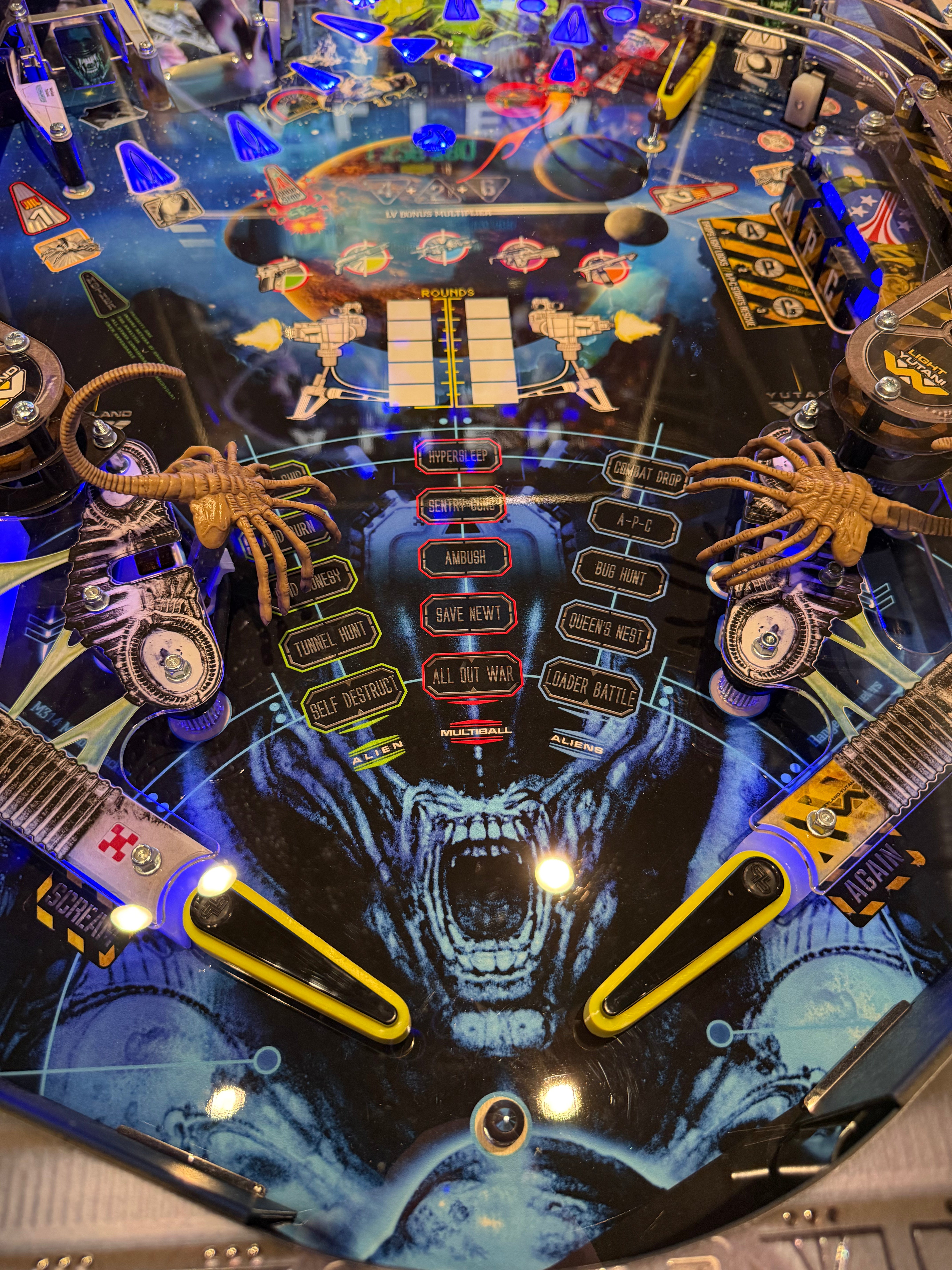 détail plateau flipper alien xenomorphe pinball brothers