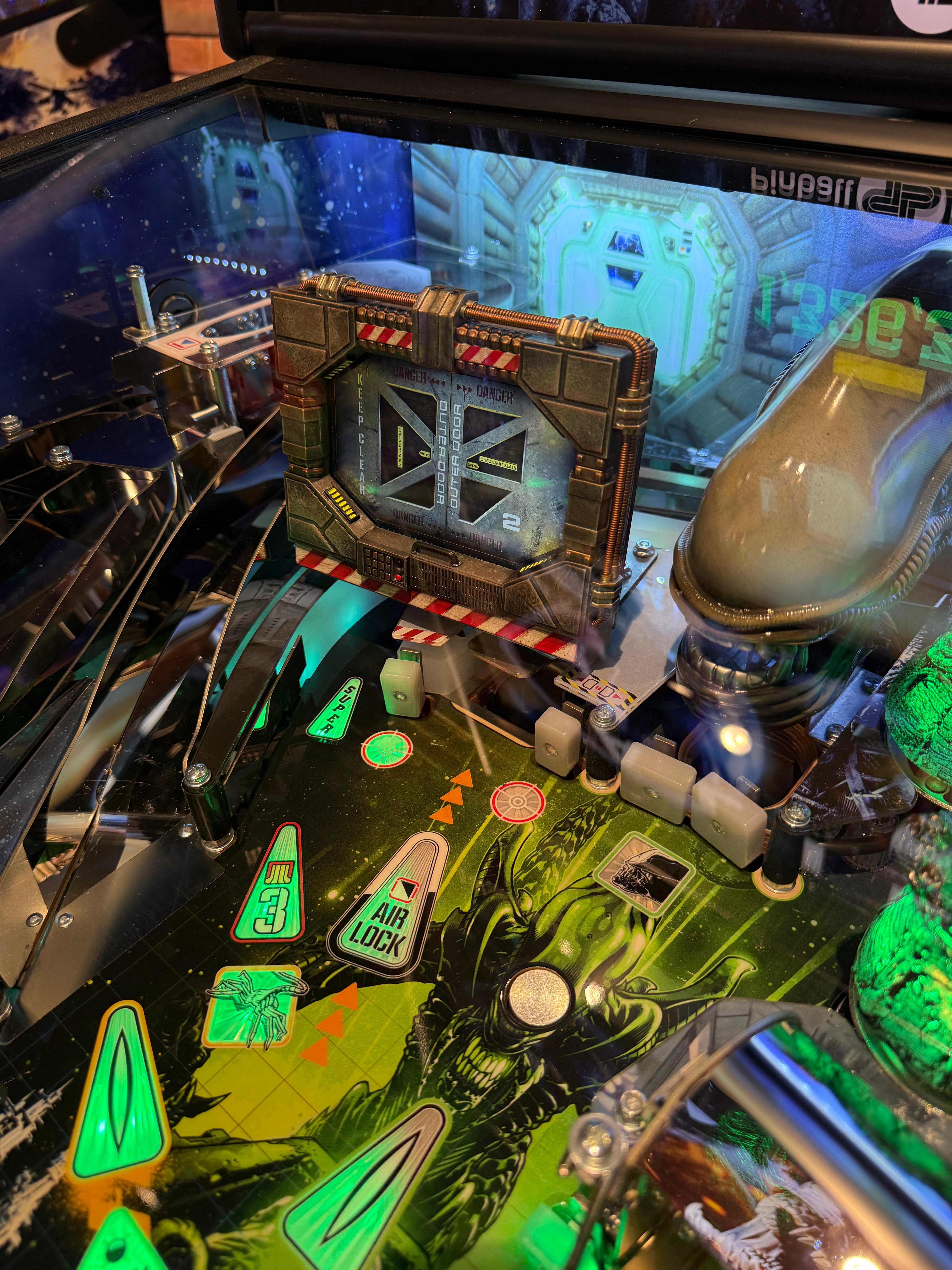 détail plateau flipper alien xenomorphe pinball brothers
