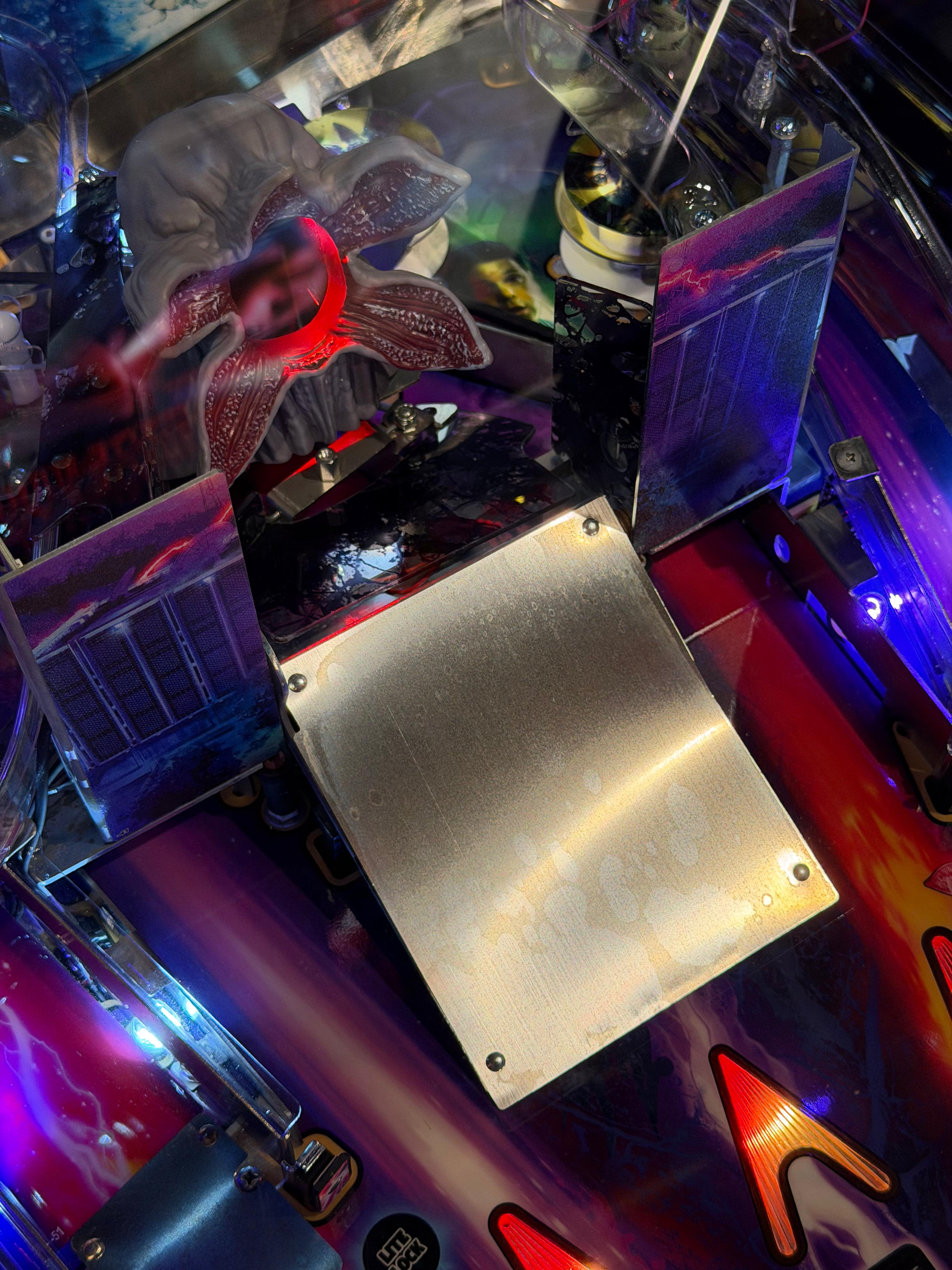 détail plateau flipper stranger things stern