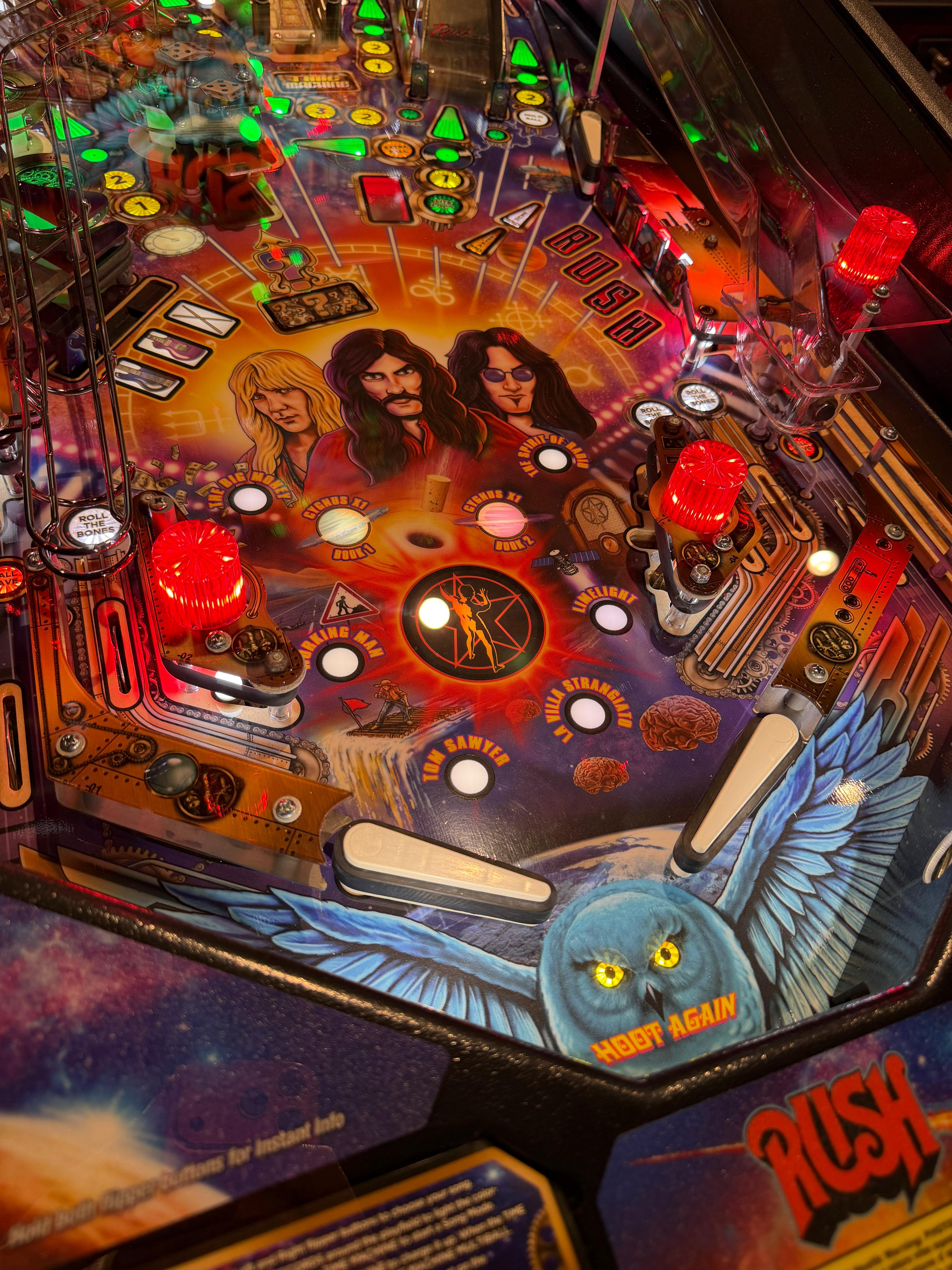 détail plateau flipper rush stern