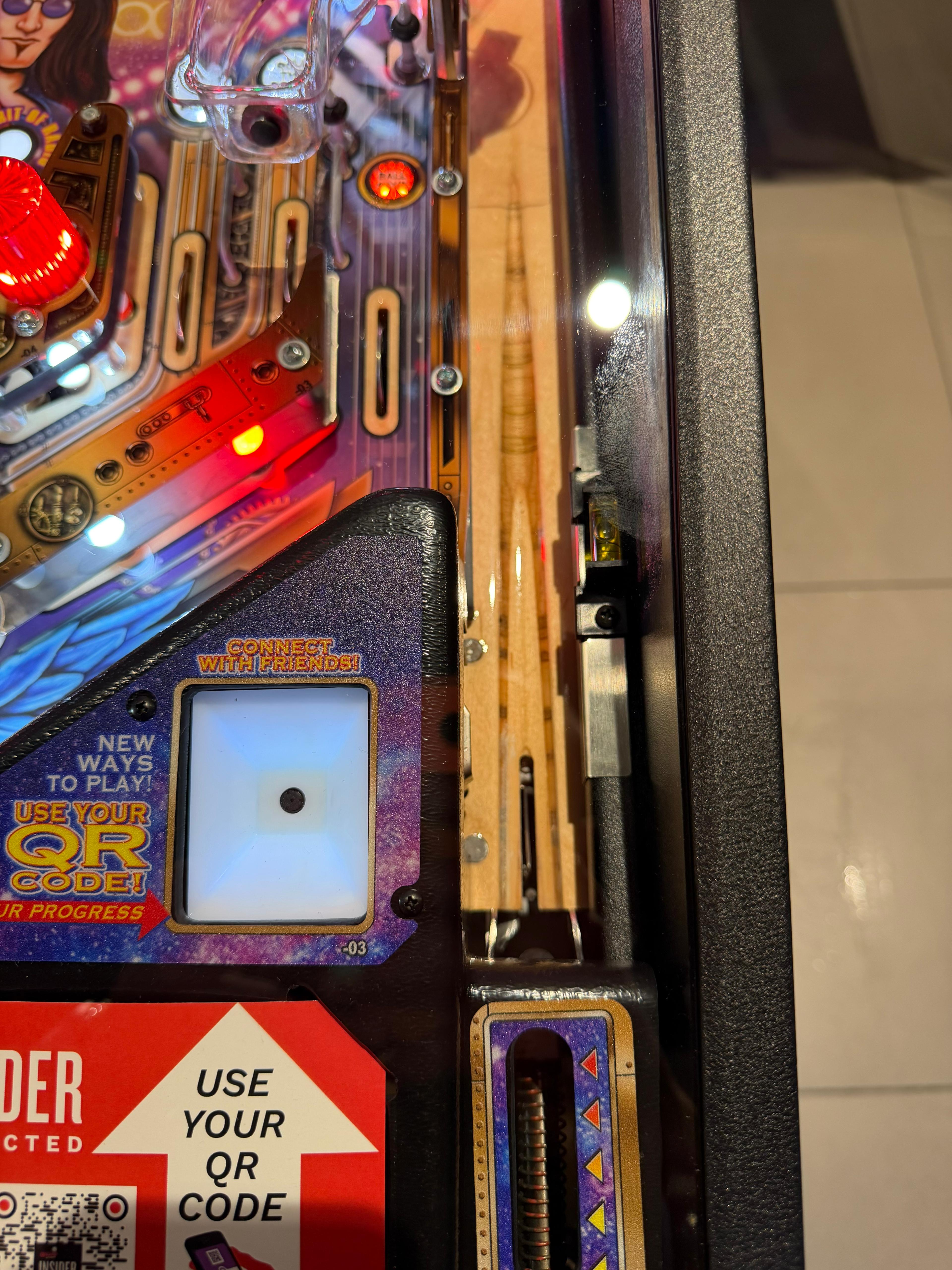 détail plateau flipper rush stern