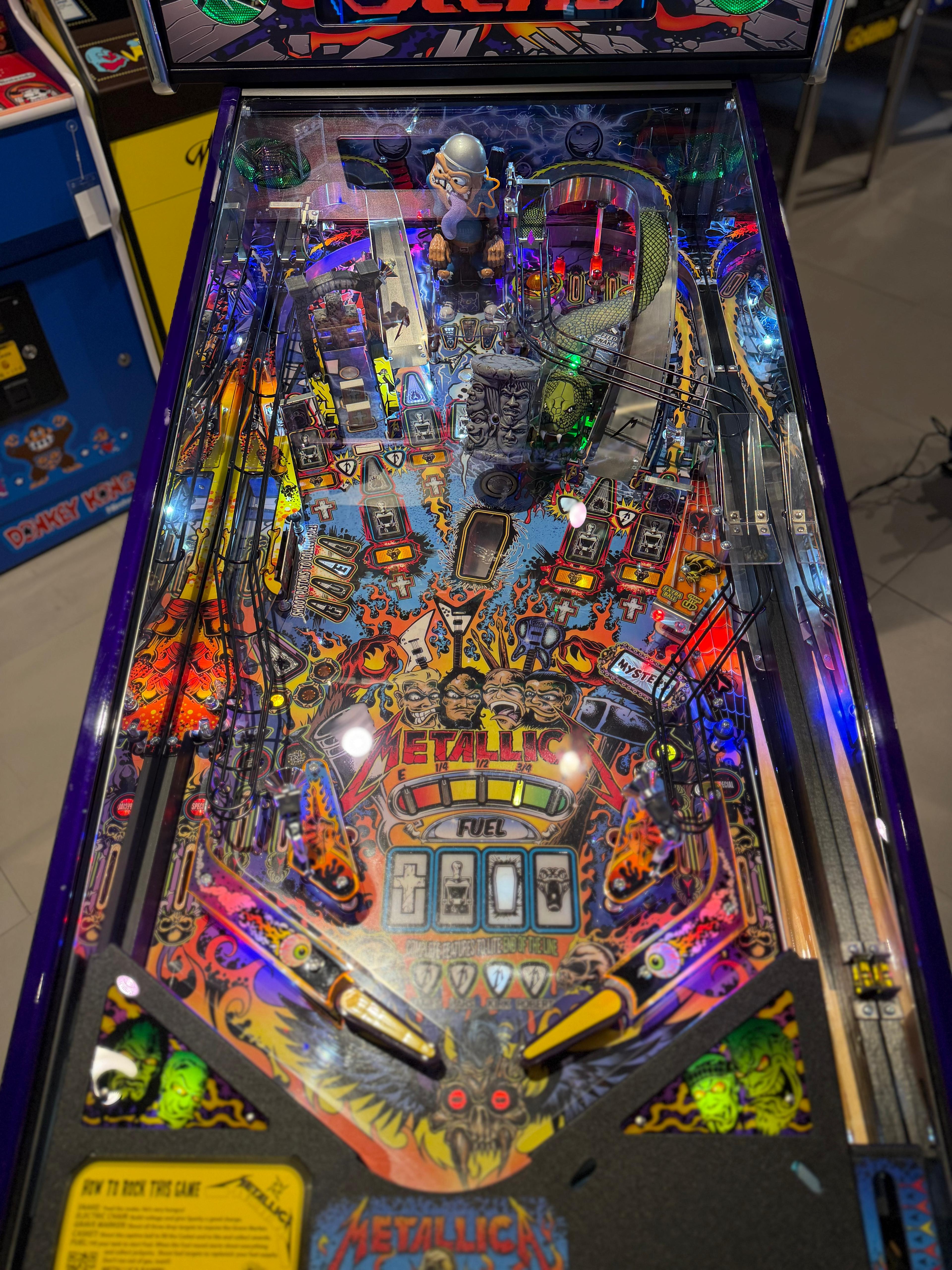 détail plateau flipper metallica stern premium led