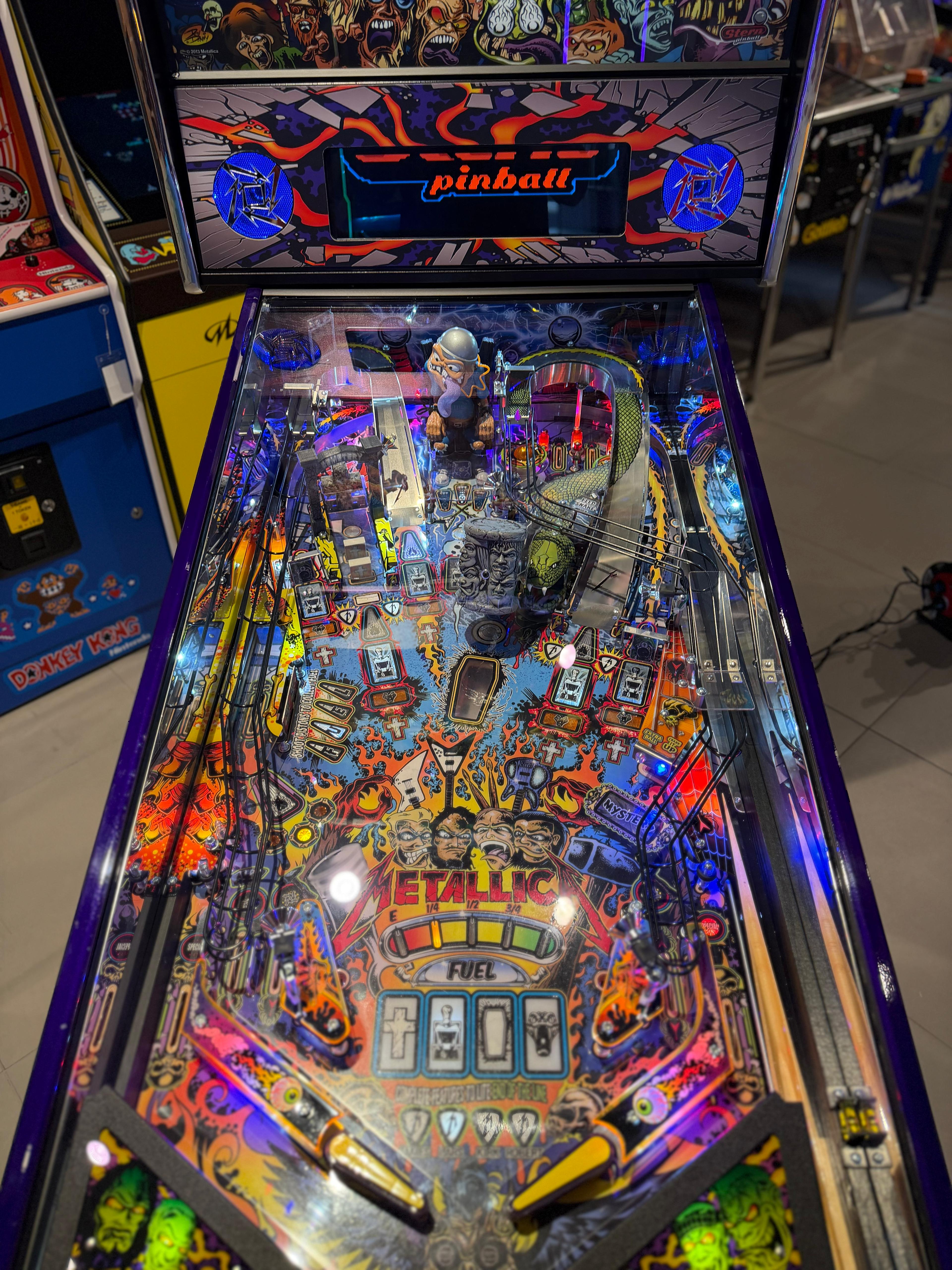 détail plateau flipper metallica stern premium led