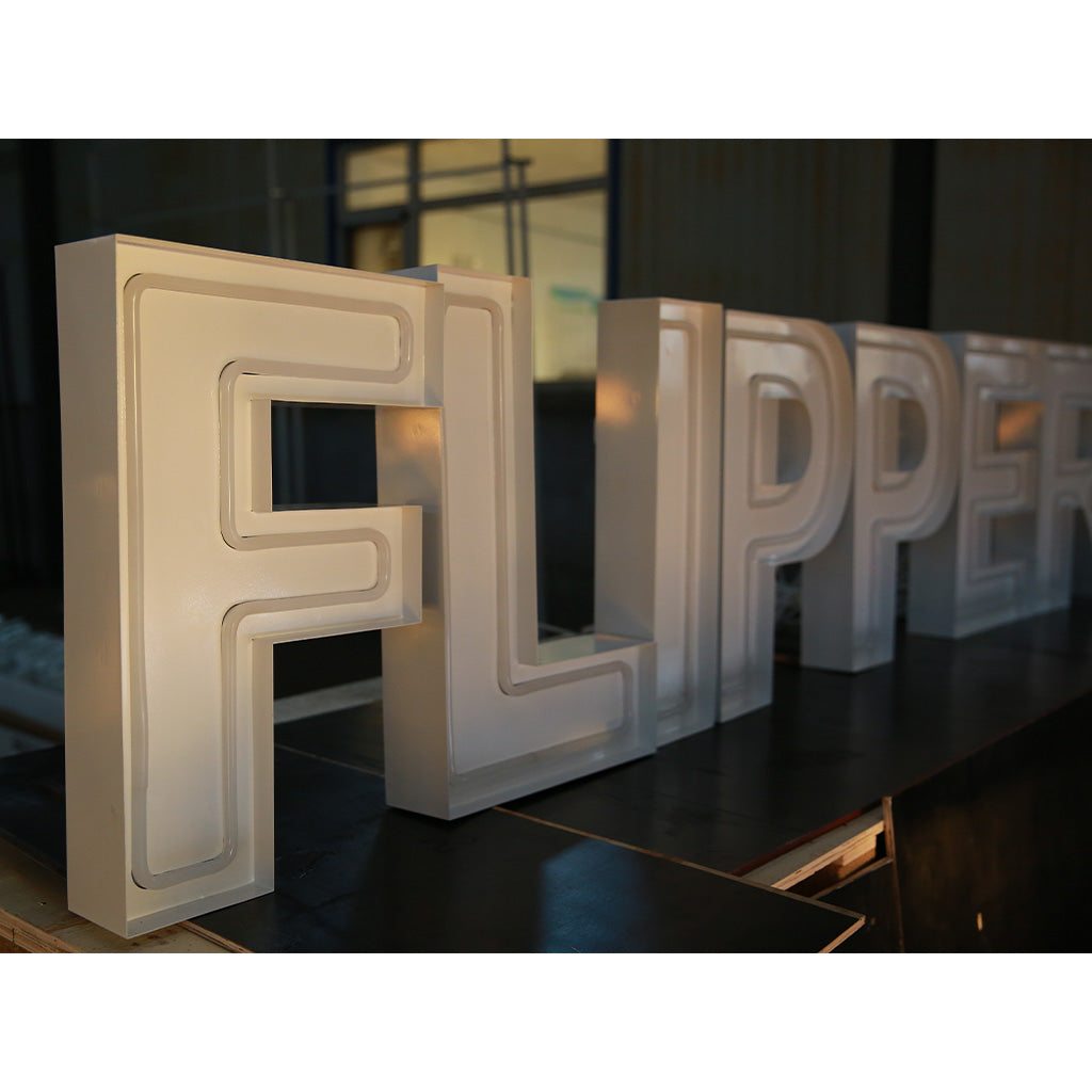 8 lettres lumineuses professionnelles XL RGB Bluetooth largeur 3,31 mètre (FLIPPERS)