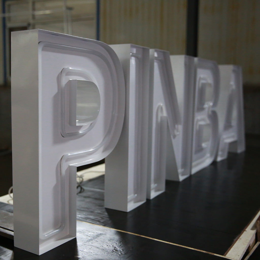 7 lettres lumineuses professionnelles XL RGB Bluetooth largeur 2,93 mètre (PINBALL)