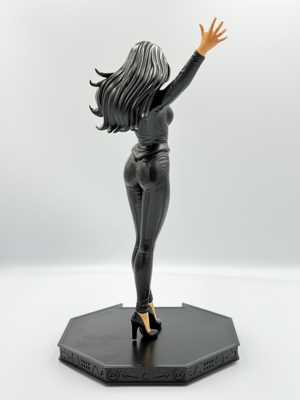 Figurine Linda 1:12 de dos