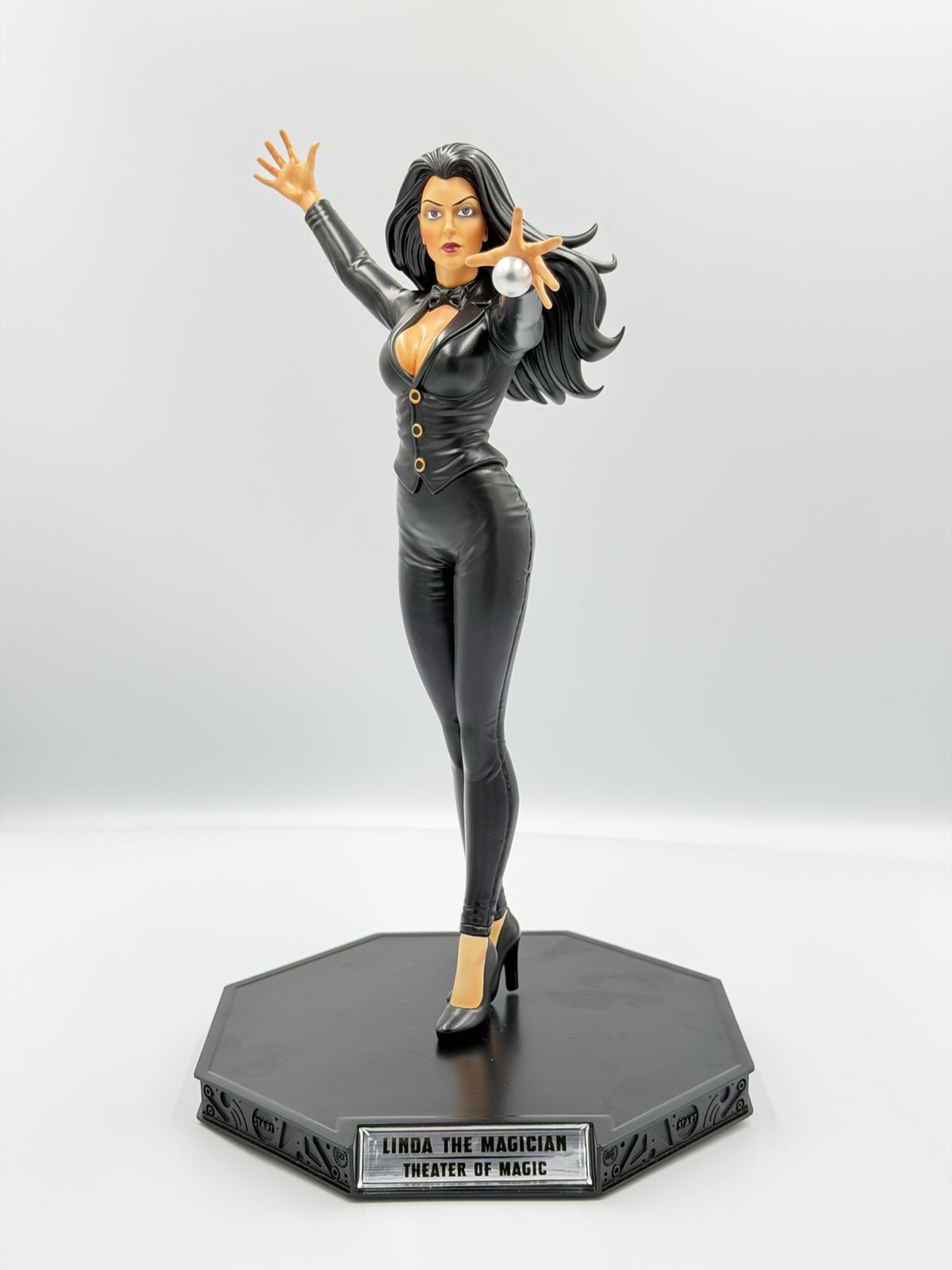 Figurine Linda Theatre of Magic 1:12