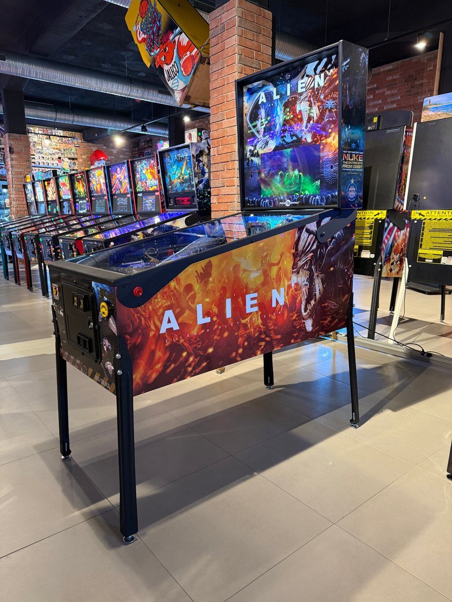 Showroom Vintage Legends à Oberhausbergen près de Strasbourg : acheter et essayer un flipper en Alsace