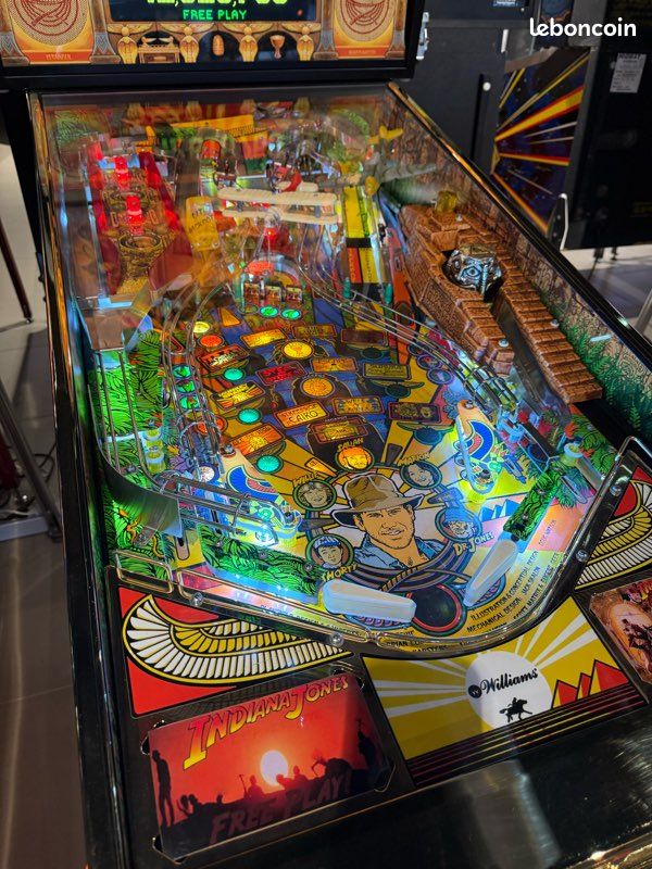 Plateau flipper Indiana Jones Williams playfield pinball vintage