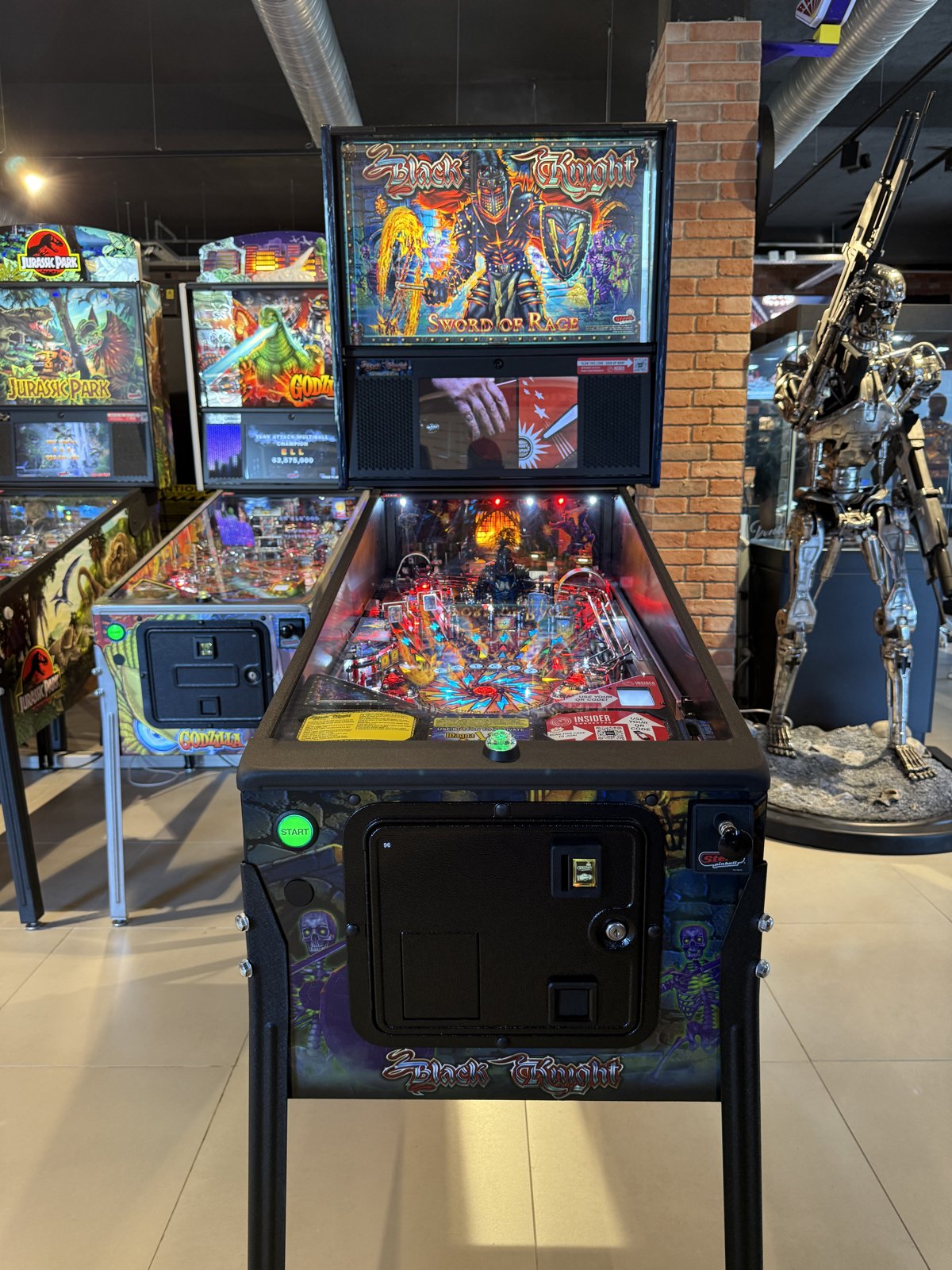 Flipper Black Knight Sword of Rage Pro Stern 2019 d'occasion à vendre – Vintage Legends (photo 11)