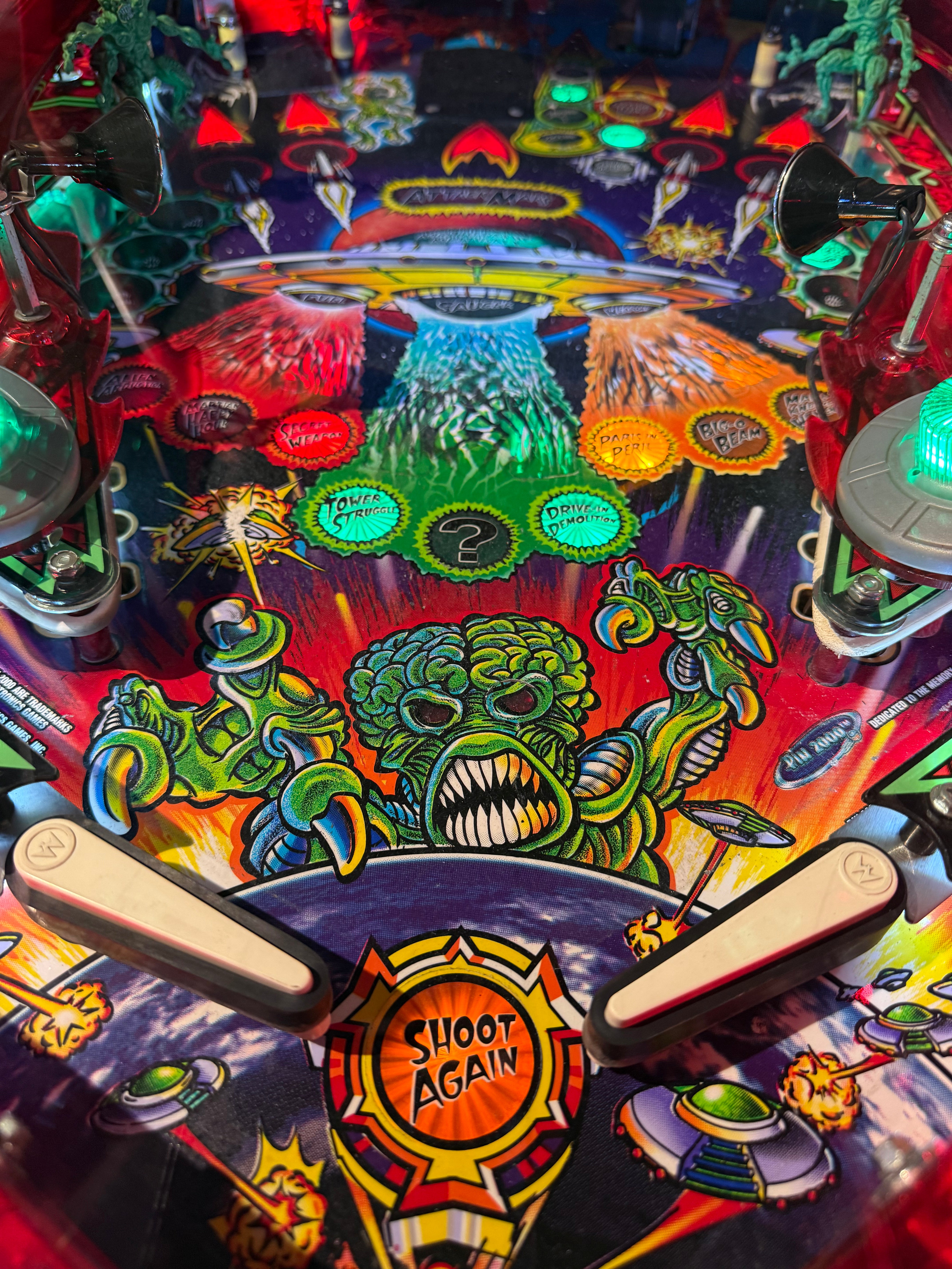 détail plateau flipper revenge from mars bally extraterrestres