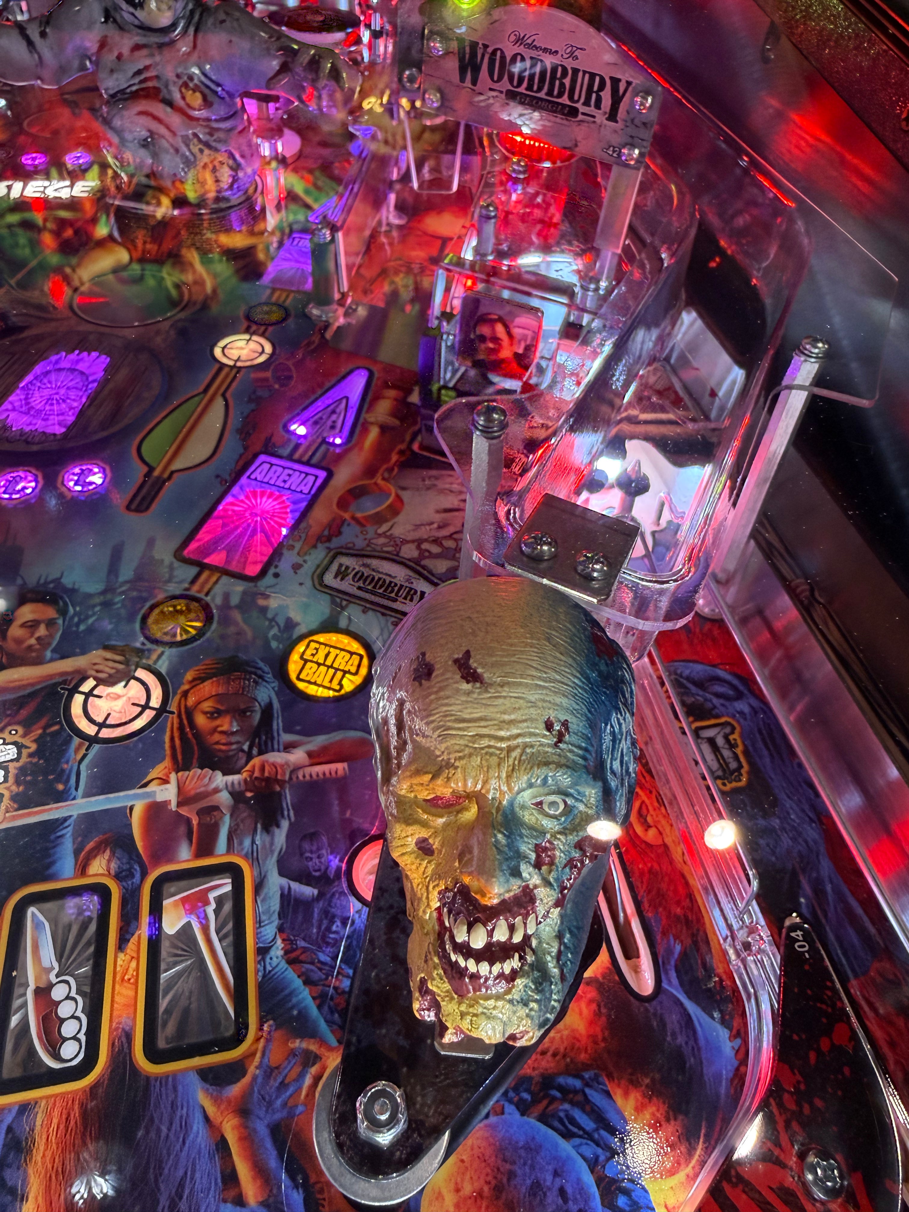 détail plateau flipper walking dead zombies stern