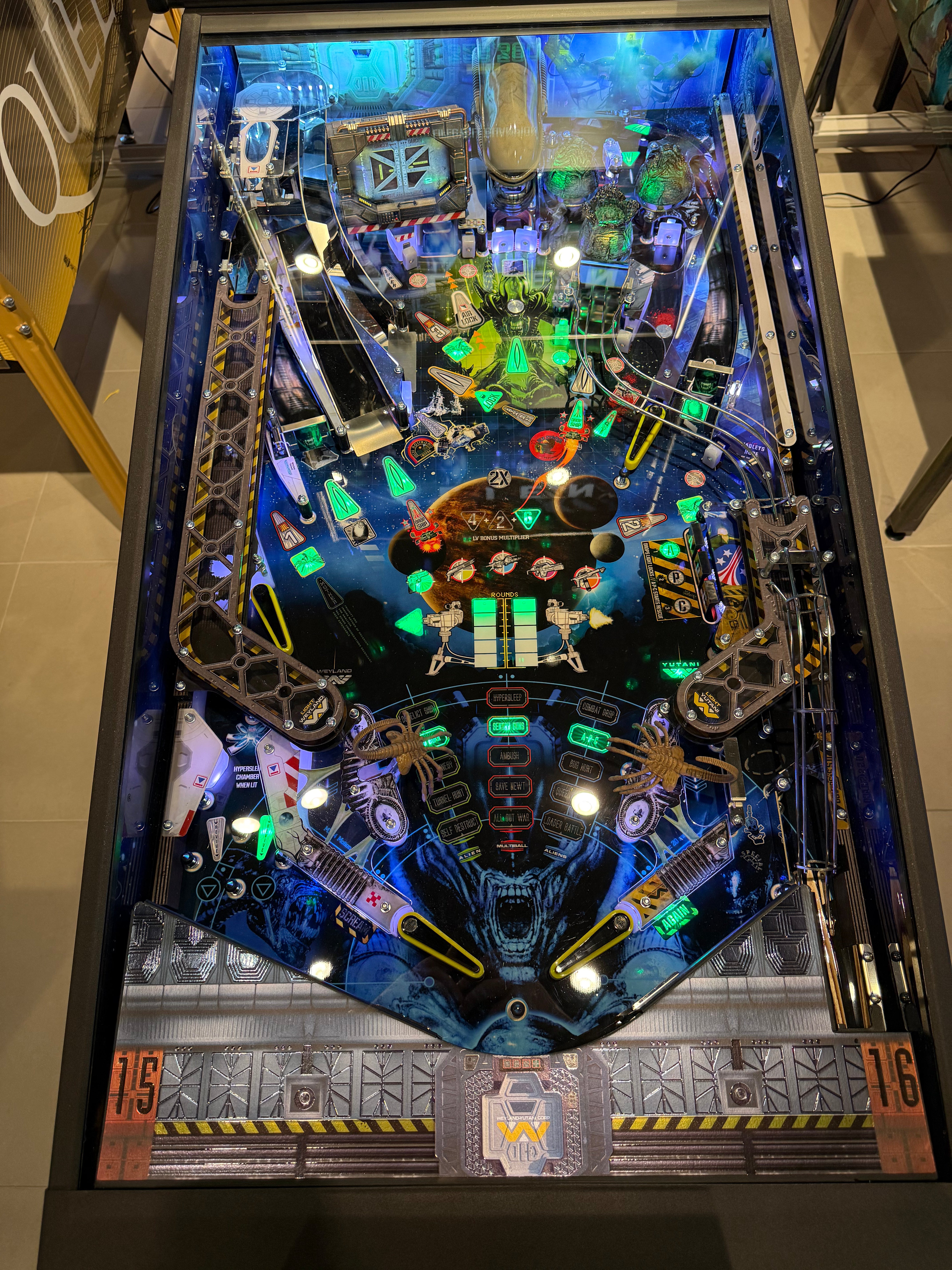 flipper alien pinball brothers éclairage plateau
