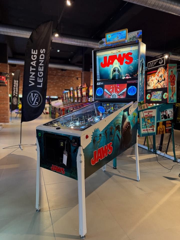 flipper jaws limited edition stern pinball machine
