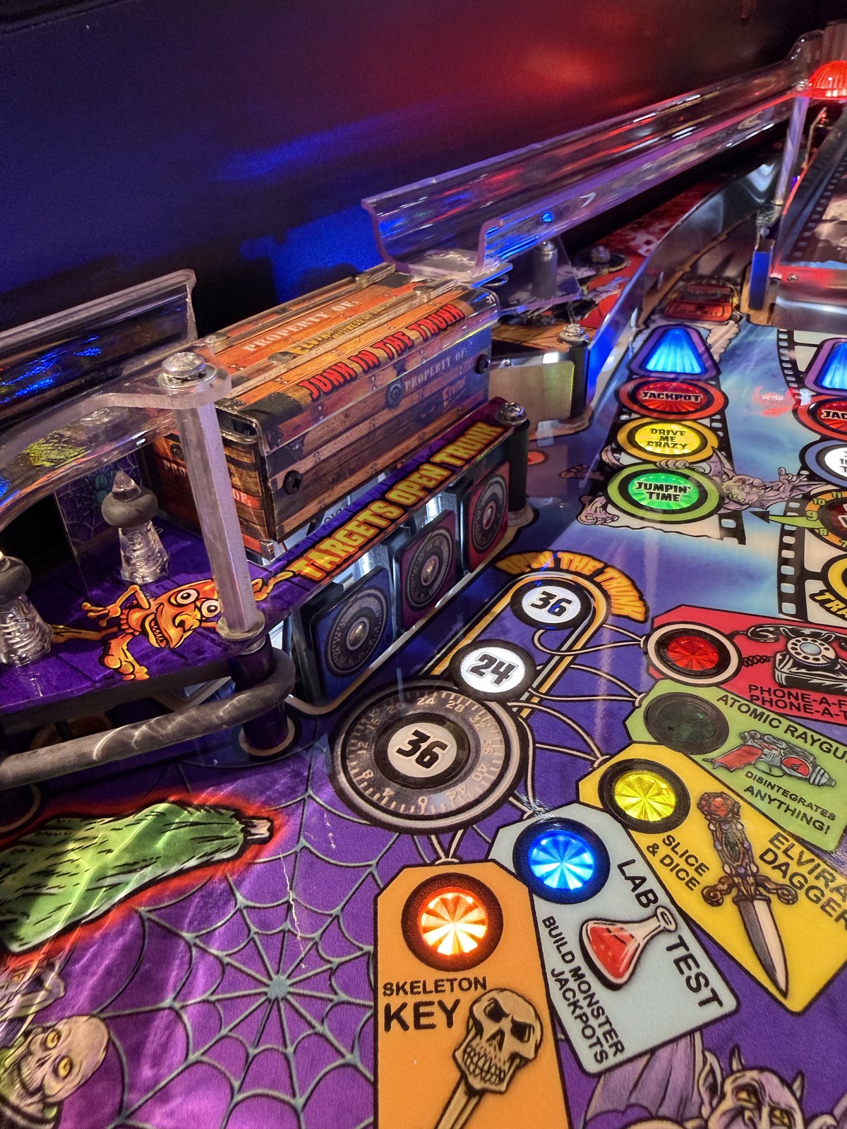 Flipper Elvira's House of Horrors Premium Stern 2019 d'occasion à vendre – Vintage Legends (photo 15)