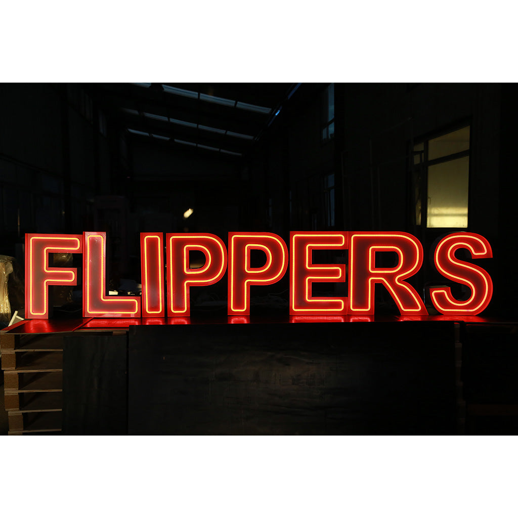 8 lettres lumineuses professionnelles XL RGB Bluetooth largeur 3,31 mètre (FLIPPERS)