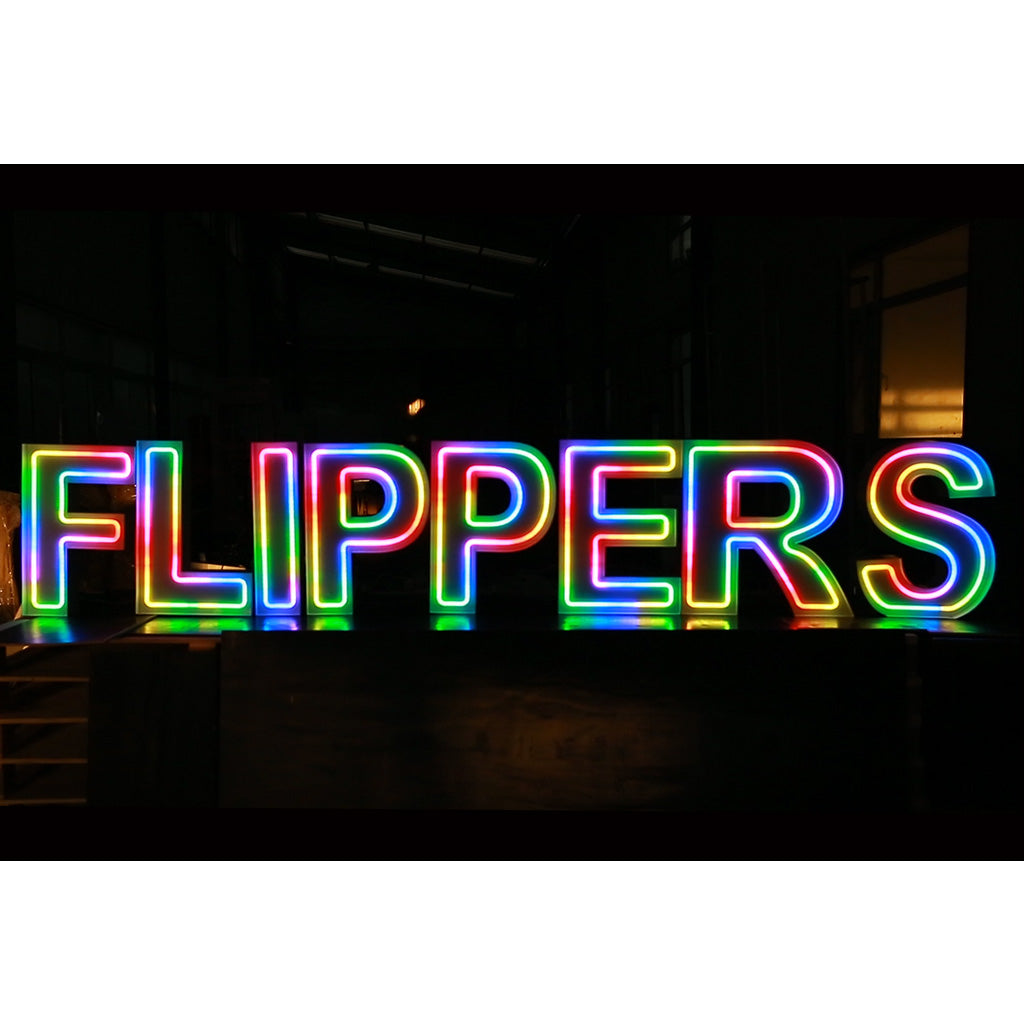 8 lettres lumineuses professionnelles XL RGB Bluetooth largeur 3,31 mètre (FLIPPERS)